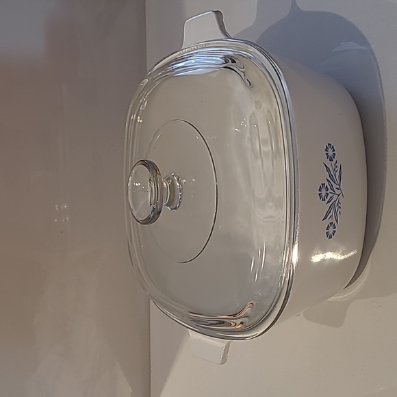 Corningware 2.5B- 80oz blue cornflower pattern  made in Canada - Picture 2 of 6